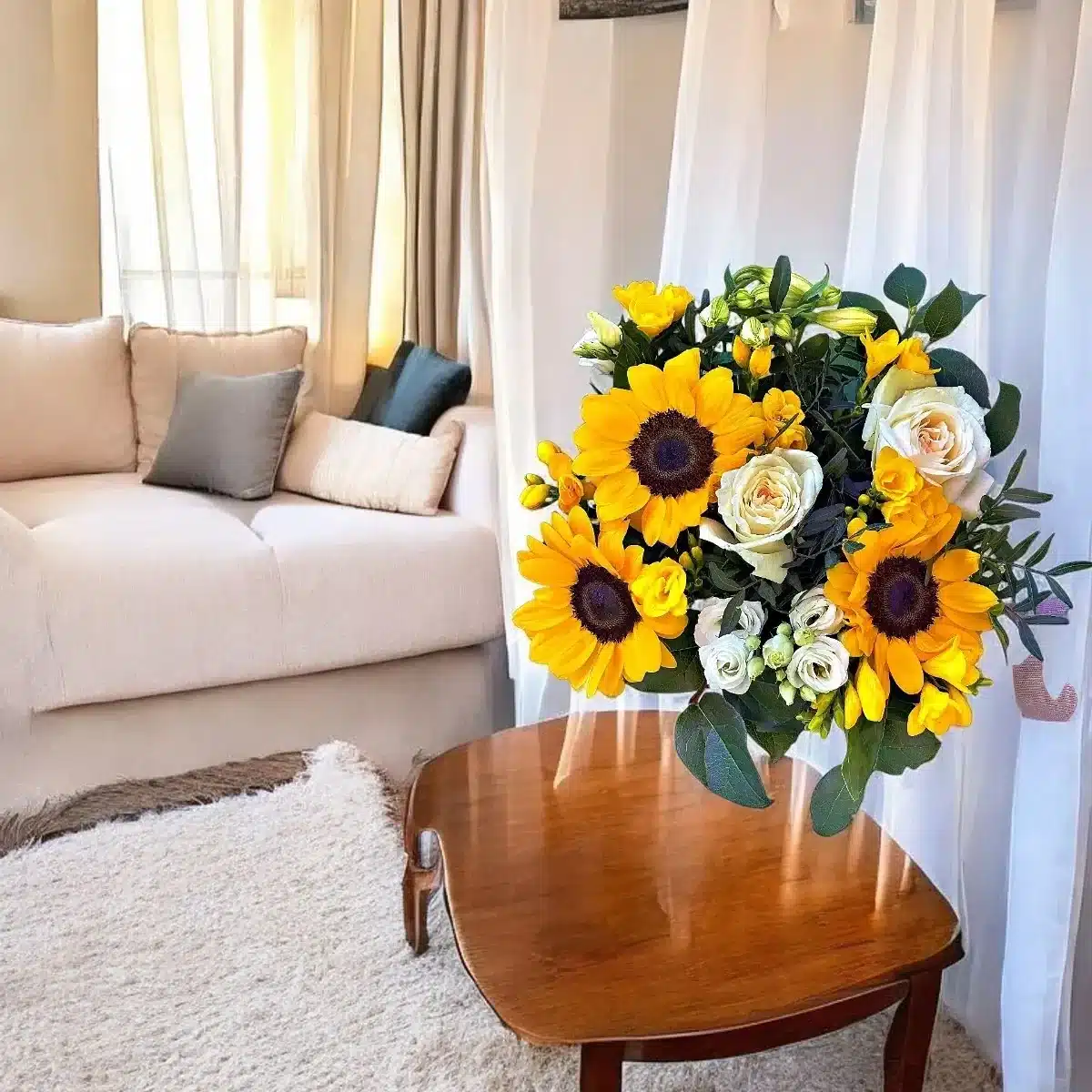 bouquet tournesols avec roses blanches et freesias - Radiance Champêtre, livraison à Genève