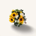 bouquet tournesols avec roses blanches et freesias - Radiance Champêtre, livraison à Genève