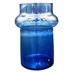 vase cobalt Genève en verre soufflé bleu translucide, cylindre élégant prêt à accueillir un bouquet poétique