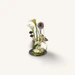 arrangement blanc Genève Porcelaine Zénithale avec callas, cymbidiums et hortensias sur base argentée