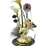 arrangement blanc Genève Porcelaine Zénithale avec callas, cymbidiums et hortensias sur base argentée