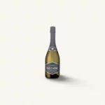 clairière pétillante Genève : bouquet de luxe aux côtés d'une bouteille Baccarat Blanc de Blancs
