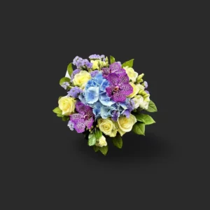 bouquet orchidée Genève — orchidées mauves, hortensias bleus et roses crème, composition pastel élégante