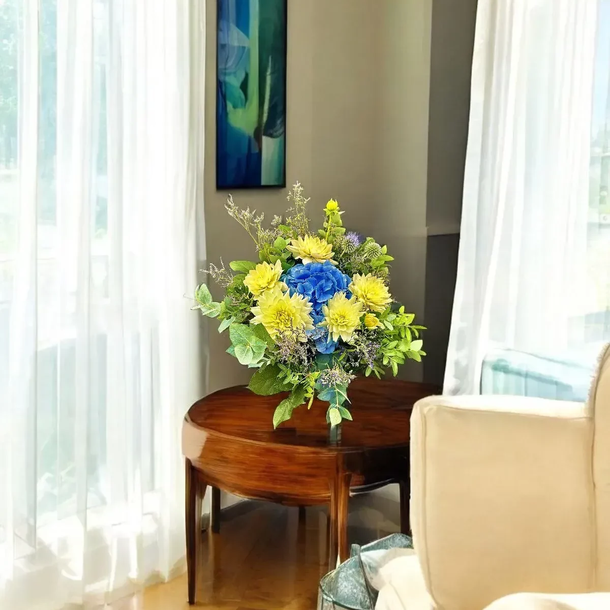 hortensias dahlia Genève, bouquet pastel hortensias bleus et dahlias crème, eucalyptus