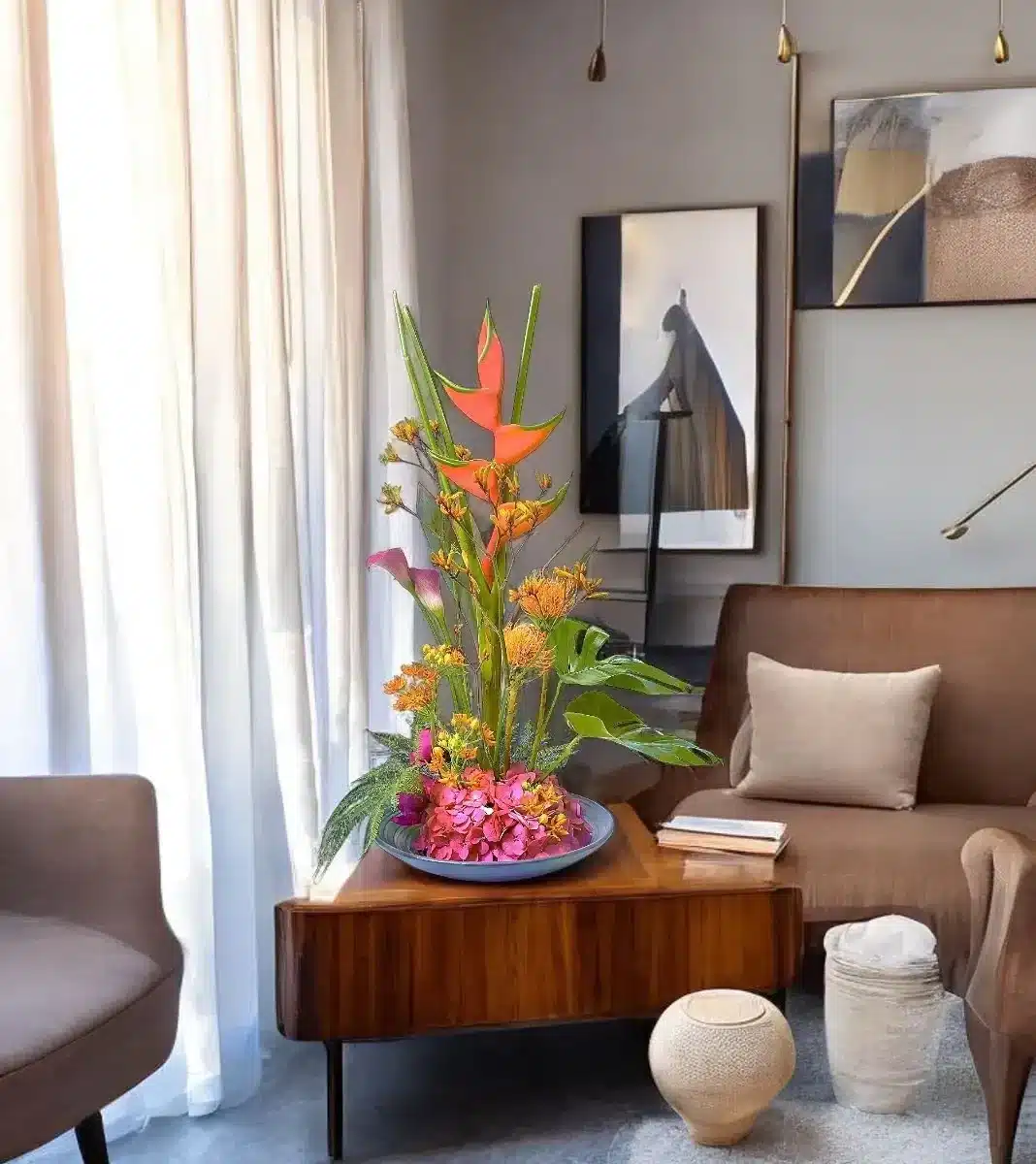 bouquet tropical Genève : héliconias corail, protéas et hortensia dans un arrangement contemporain