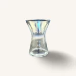 vase en verre sablier Genève Hyaline, écrin de cristal transparent mettant en valeur les bouquets