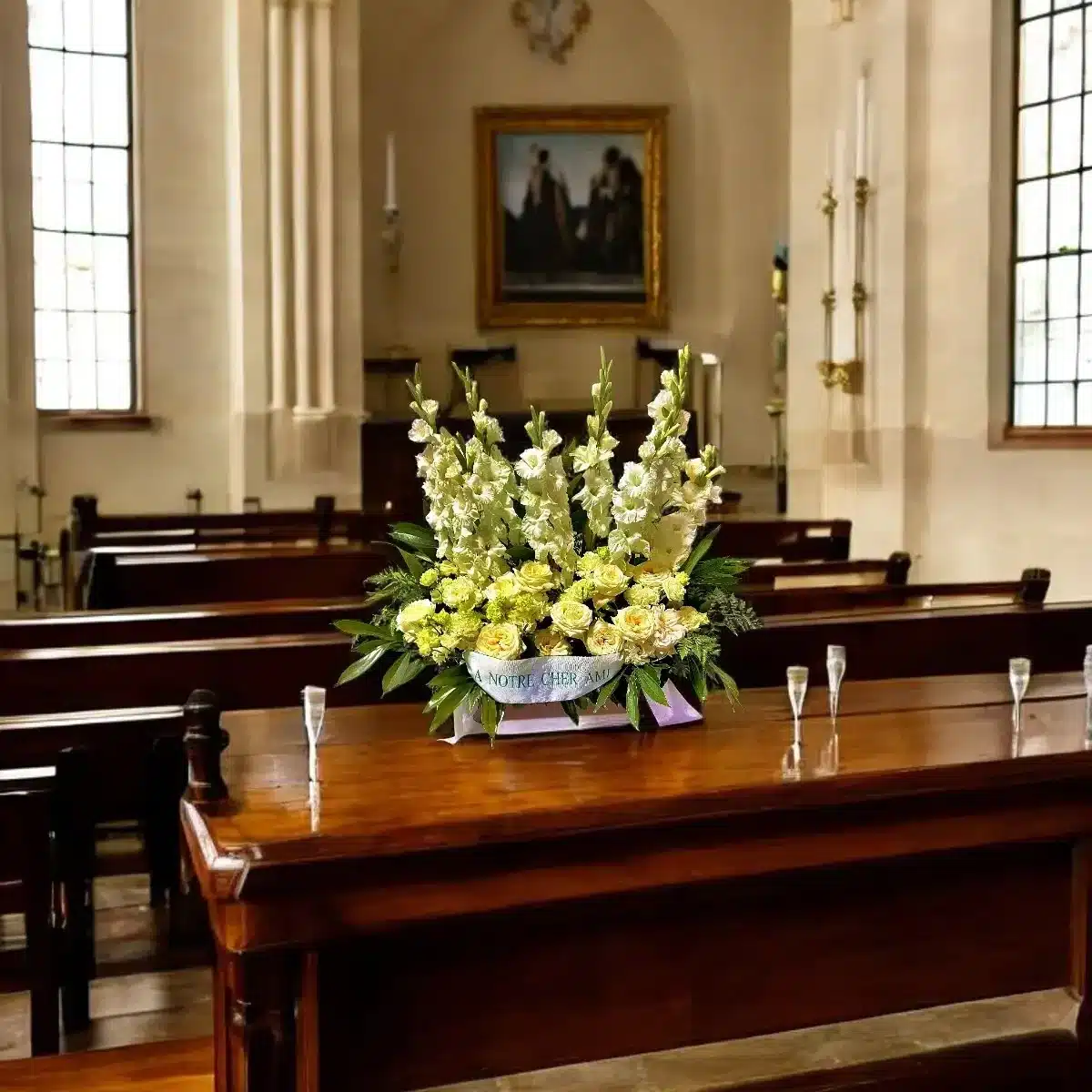 bouquet glaïeuls Genève : glaïeuls blancs et roses crème pour hommage funéraire, élégance et sérénité