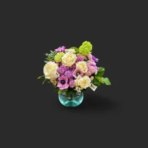 bouquet roses anémones : roses blanches et anémones lilas, hortensias verts et gypsophile — Rêverie de Lila, livraison Genève