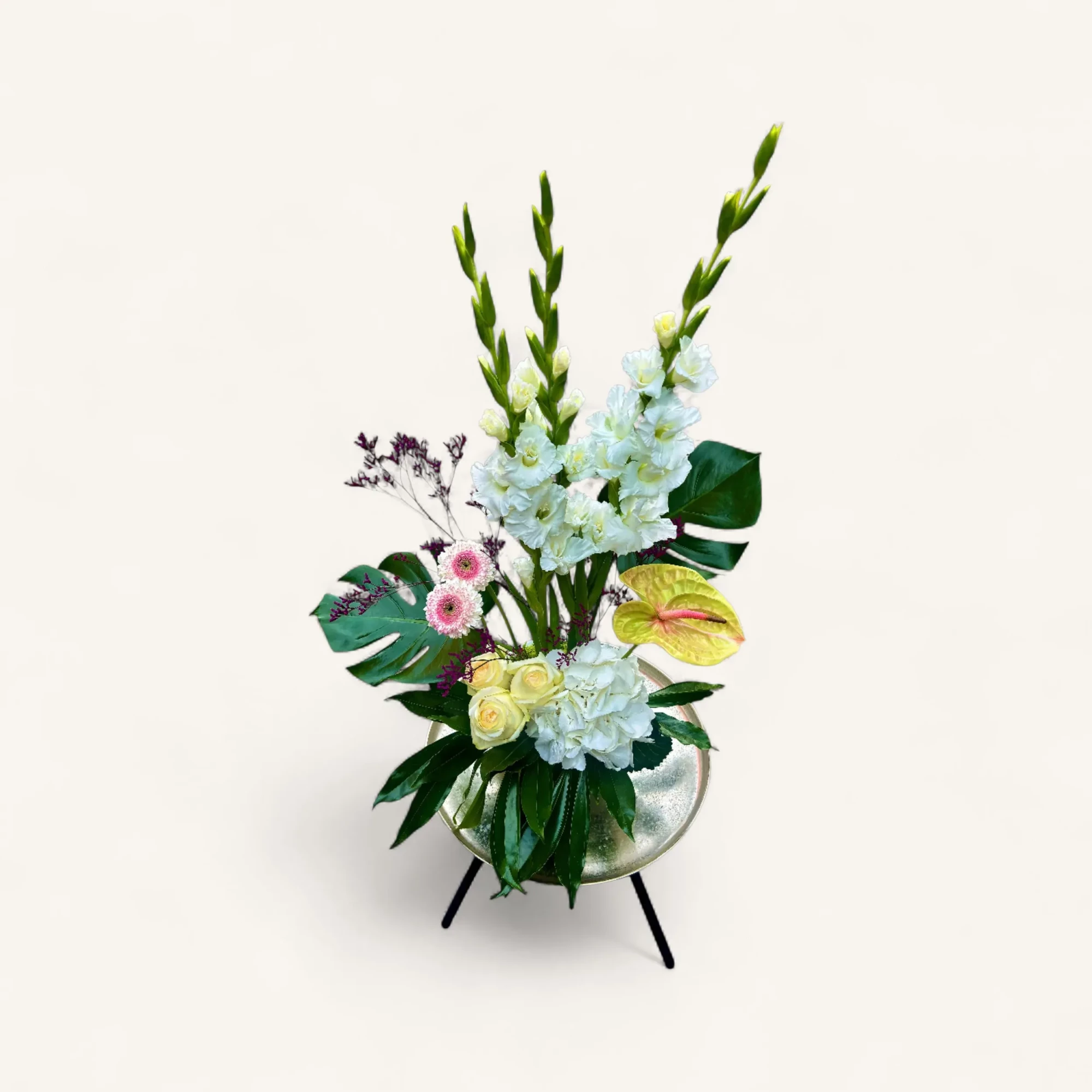 JTNE-106.webp bouquet glaïeuls Genève avec roses blanches, gerberas roses, anthurium crème et hortensias, élégance estivale