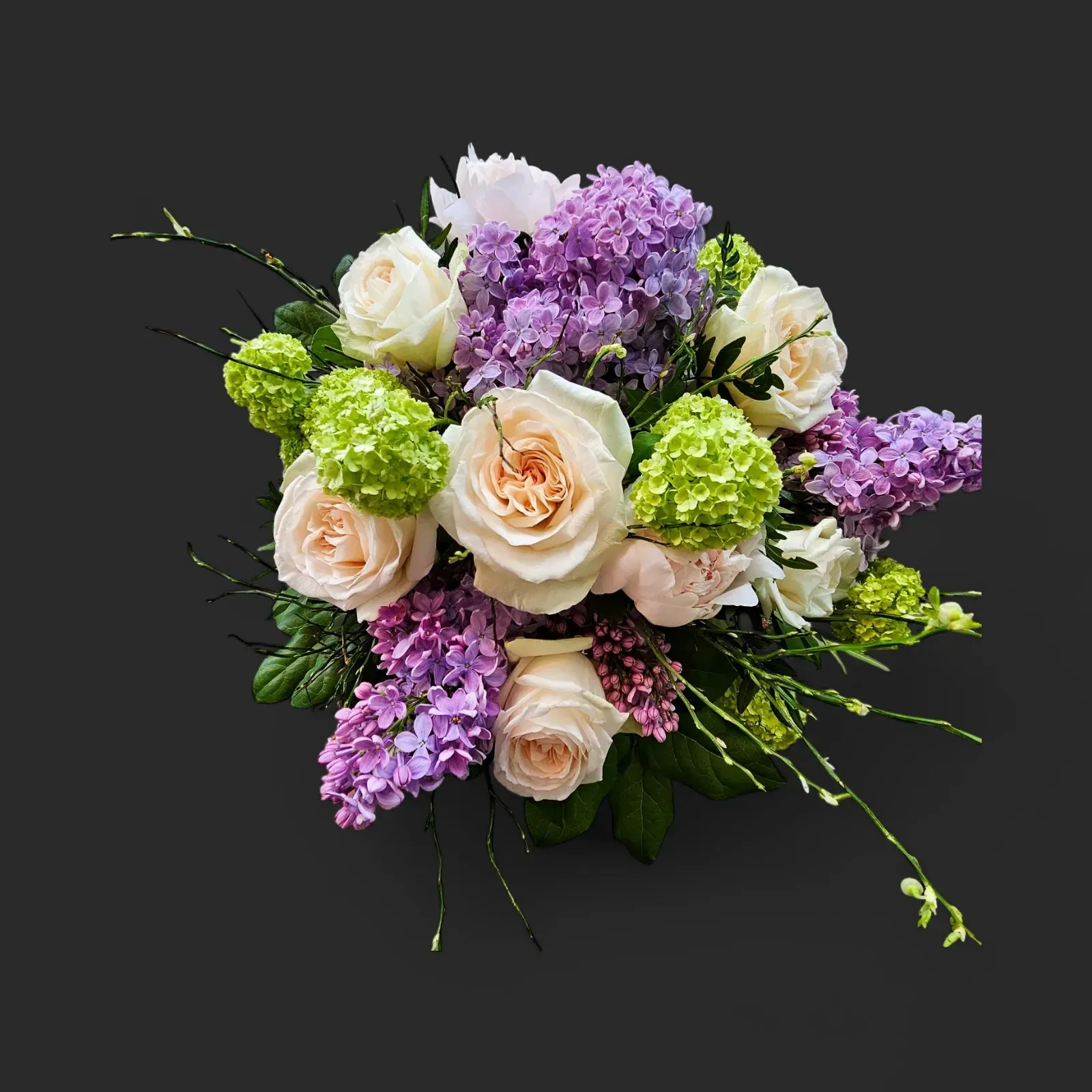 JTNE-32.webp bouquet pastel geneve – roses crème, lilas mauve et hortensias verts, élégance printanière