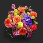 bouquet hortensias Genève : roses orangées, hortensias bleus et pivoines colorées, composition estivale