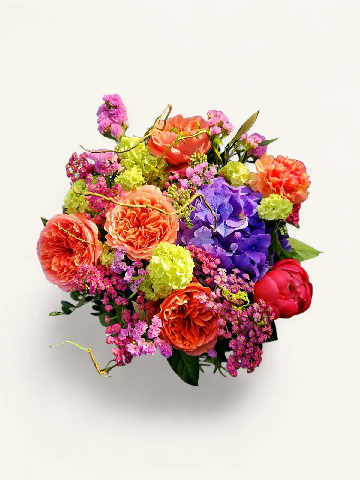 JTNE-34.webp bouquet hortensias Genève : roses orangées, hortensias bleus et pivoines colorées, composition estivale