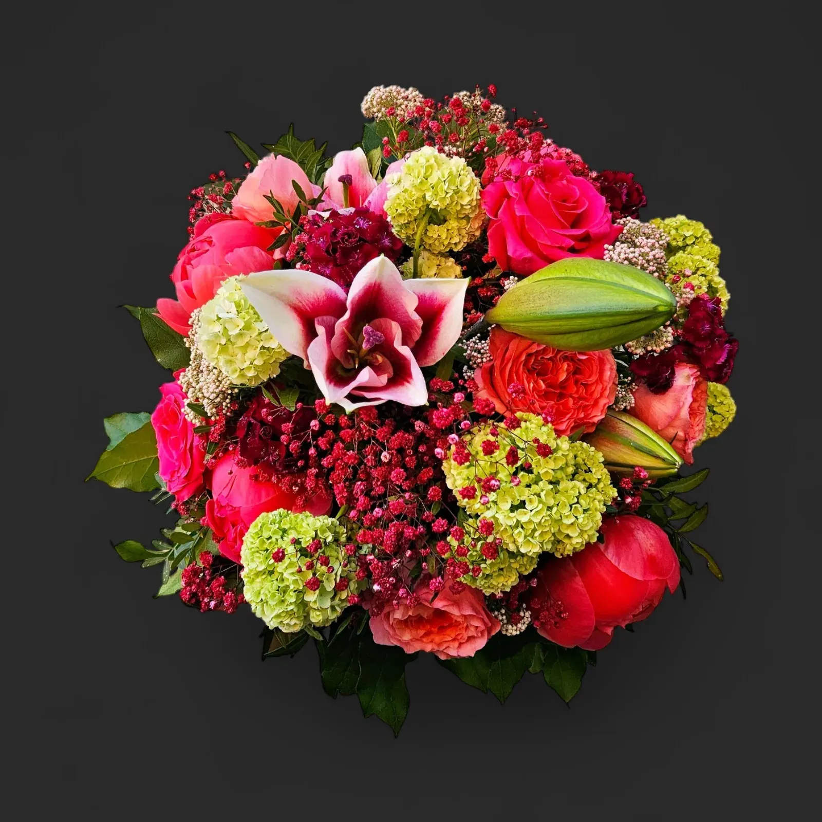 JTNE-35.webp bouquet coloré Genève de roses, pivoines, orchidées et lilas – arrangement estival raffiné
