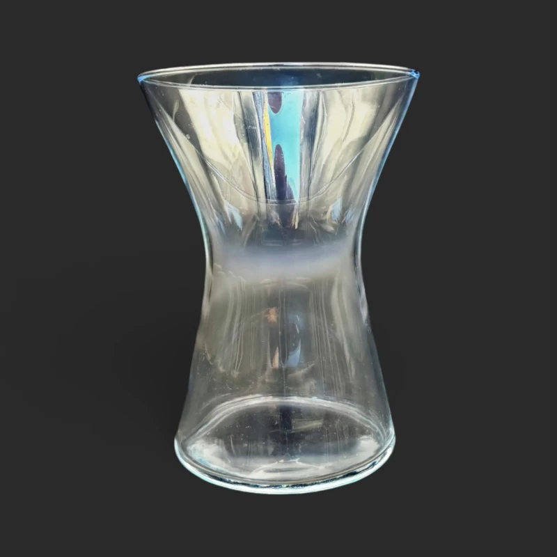vase en verre sablier Genève Hyaline, écrin de cristal transparent mettant en valeur les bouquets