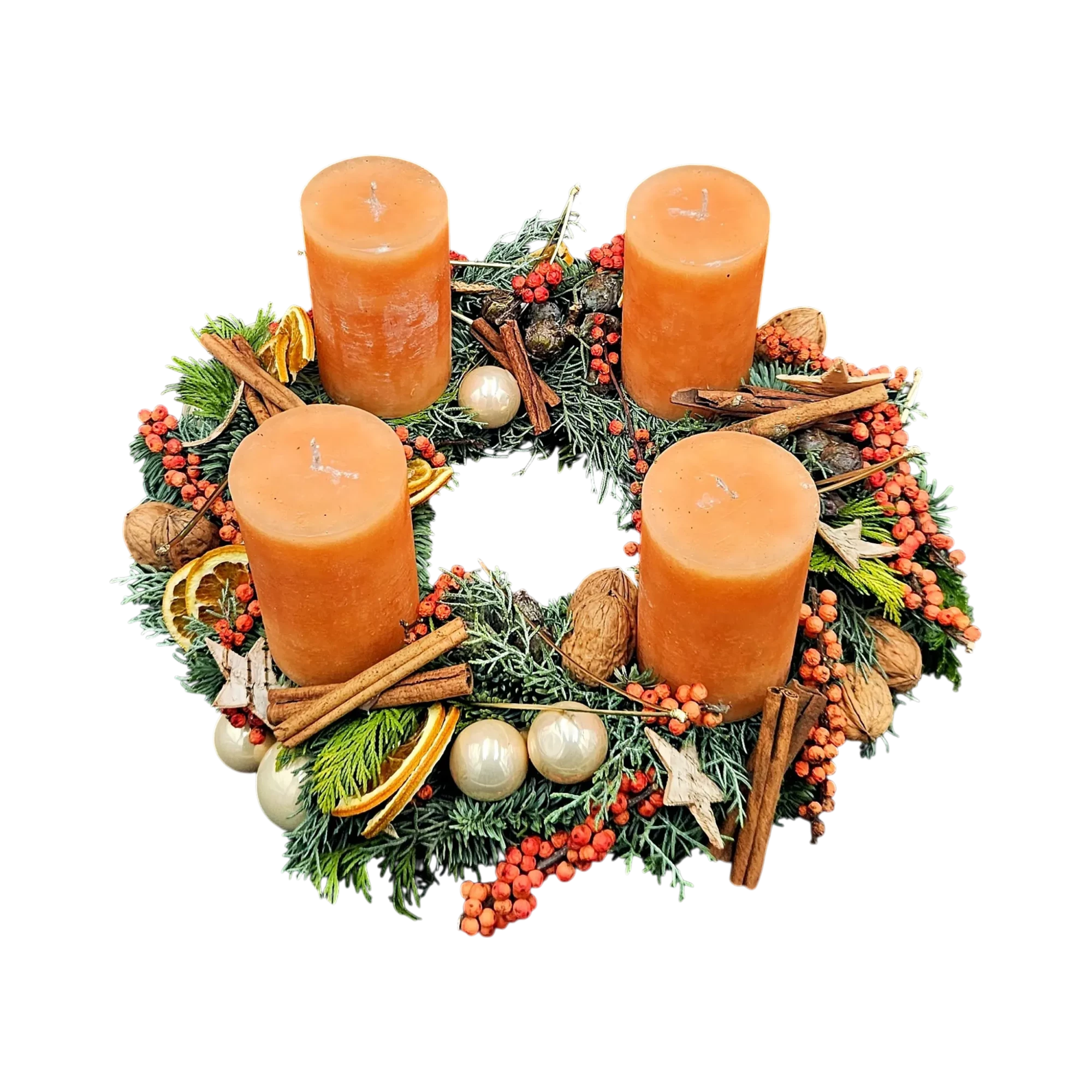 RA-126.webp cannelle charbonnée, couronne de l'Avent verte avec 4 bougies mandarine, oranges séchées et décorations
