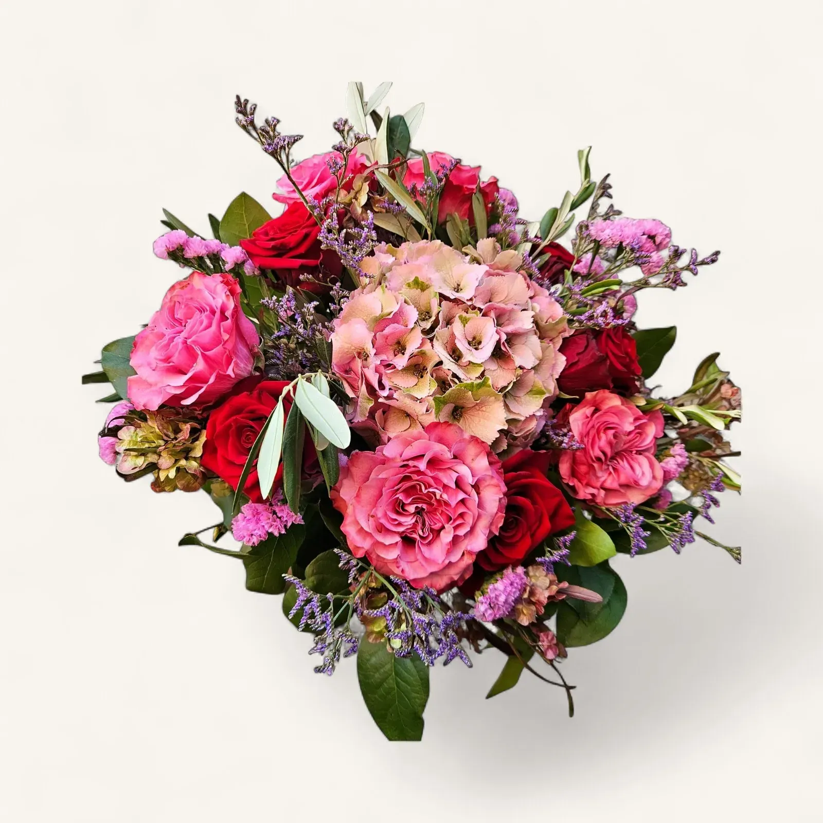 RA-31.webp bouquet roses Genève Légende d'Aurore avec hortensia et limonium, composition romantique et colorée