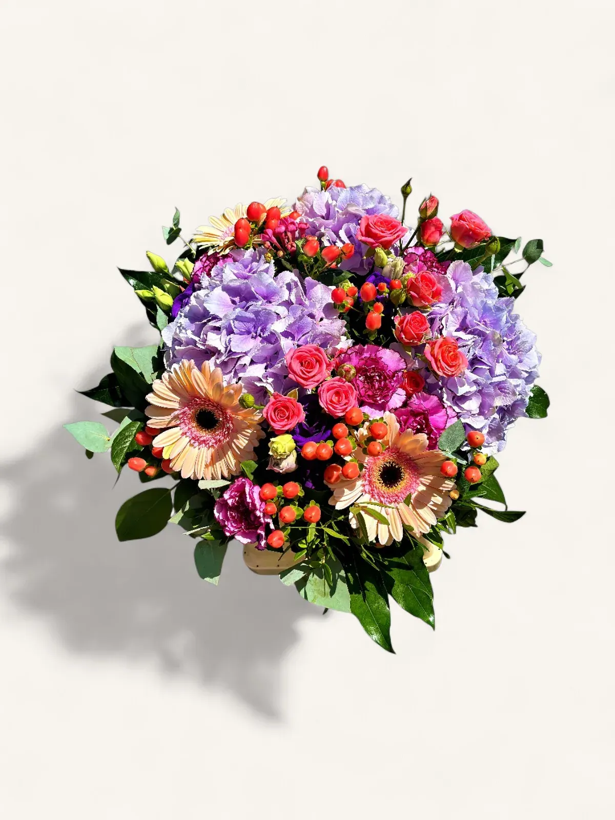 RA-52.webp bouquet hortensias Genève avec roses et gerberas, composition colorée Chant d'Été, livraison à Genève