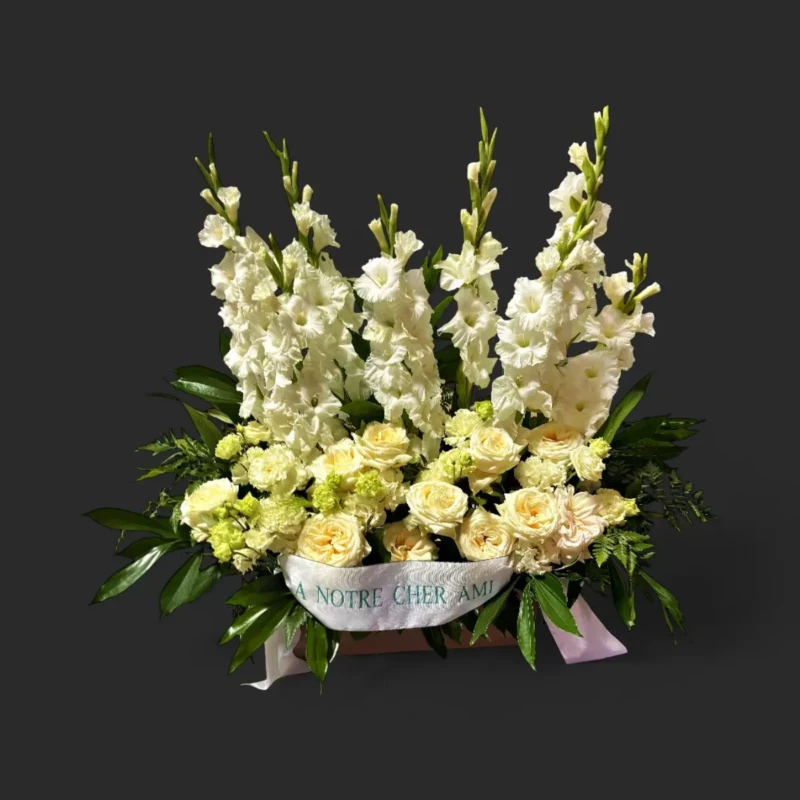 bouquet glaïeuls Genève : glaïeuls blancs et roses crème pour hommage funéraire, élégance et sérénité