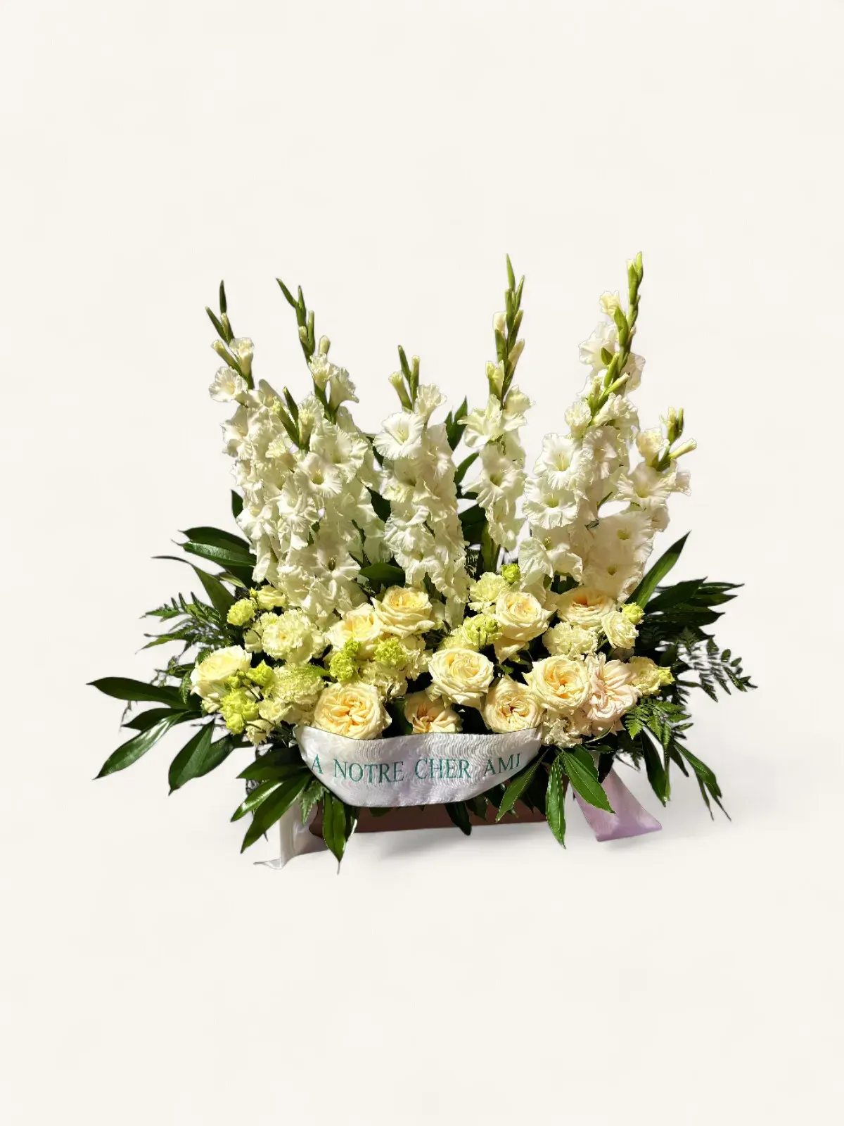 RA-71.webp bouquet glaïeuls Genève : glaïeuls blancs et roses crème pour hommage funéraire, élégance et sérénité