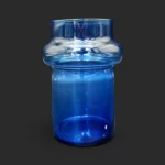 vase cobalt Genève en verre soufflé bleu translucide, cylindre élégant prêt à accueillir un bouquet poétique